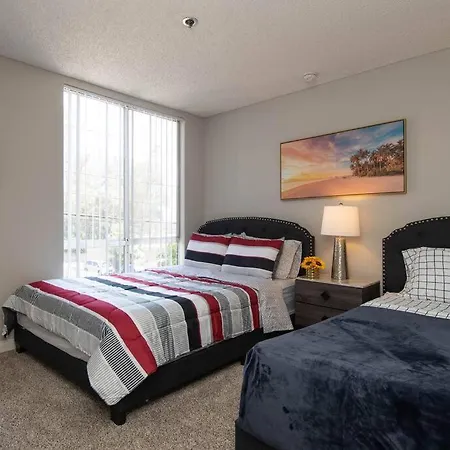 Hollywood 2Bed Apt W Rooftop Pool & Panoramic View